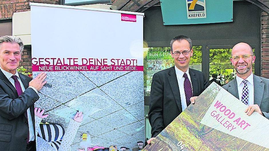  Die Initiatoren des Krefelder Perspektivwechsels laden zum Mitmachen ein: (v.l.) der Vertreter der Krefelder Industrie Mario Bernards, Eckart Preen von der Wirtschaftsförderungsgesellschaft und Uli Cloos, Marketingleiter der Stadt Krefeld. 