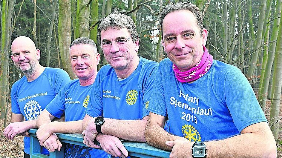 Rotarier Dr. Rüdiger Schmitz, Präsident Frank Kersbaum, Dr. Michael Pauw und Dr. Stefan Berrisch (v.l) freuen sich auf den Spendenlauf.