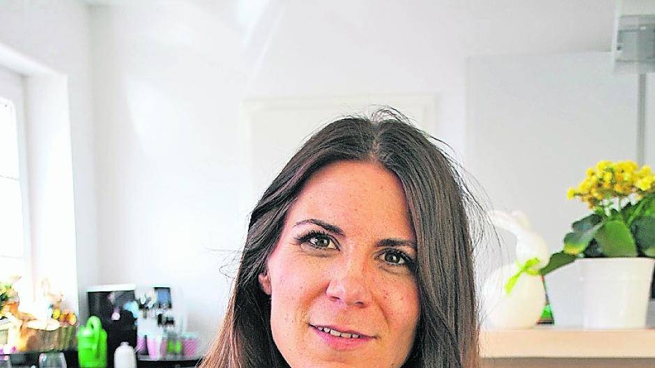 In ihrem Buch spricht Iris Nepomuck zum ersten Mal offen über das Thema Essstörung.