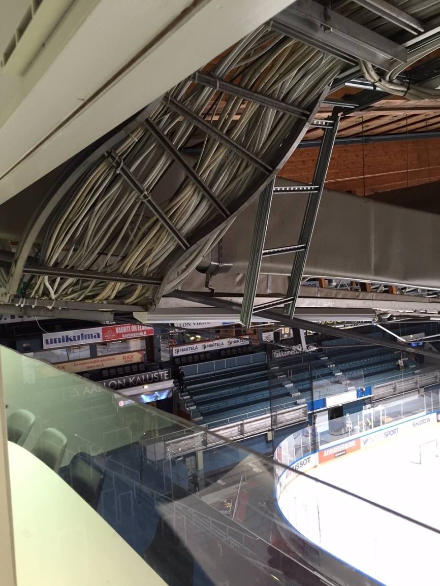 Oulu: Kabelstränge in der alten...