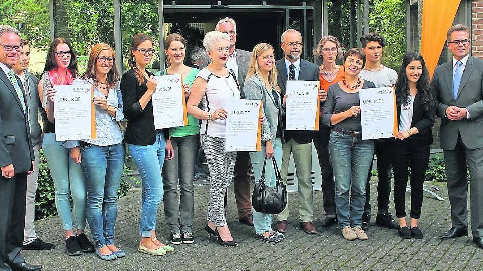  Fünf Krefelder Schulen wurden bei der Aktion „Check in Berufswelt“ geehrt. 