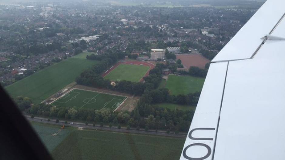 Der neue Sportplatz in St....