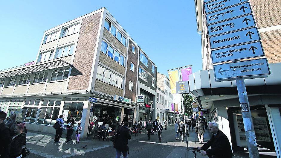 In der Krefelder City kann man sich zumindest nicht verlaufen: Hinweisschilder helfen weiter...