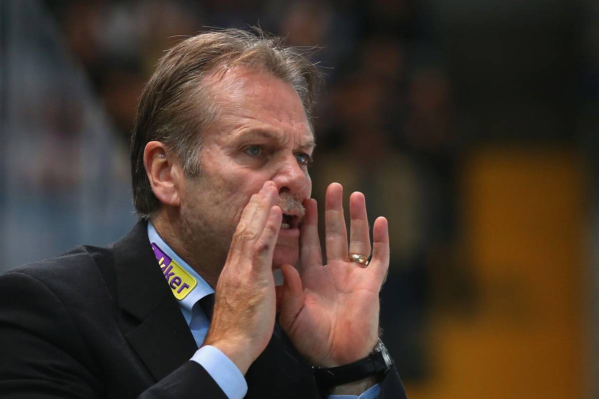 Pinguine-Trainer Rick Adduono geriet zuletzt zusehens ins Visier der eigenen Fans. Nicht wenige Anhänger fordern einen Wechsel hinter der Bande. Schafft es der Coach, das Team aus dem Tabellenkeller zu holen?