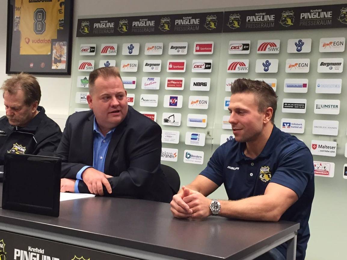 Martin Schymainski verlängert seinen Vertrag bei den Pinguinen.