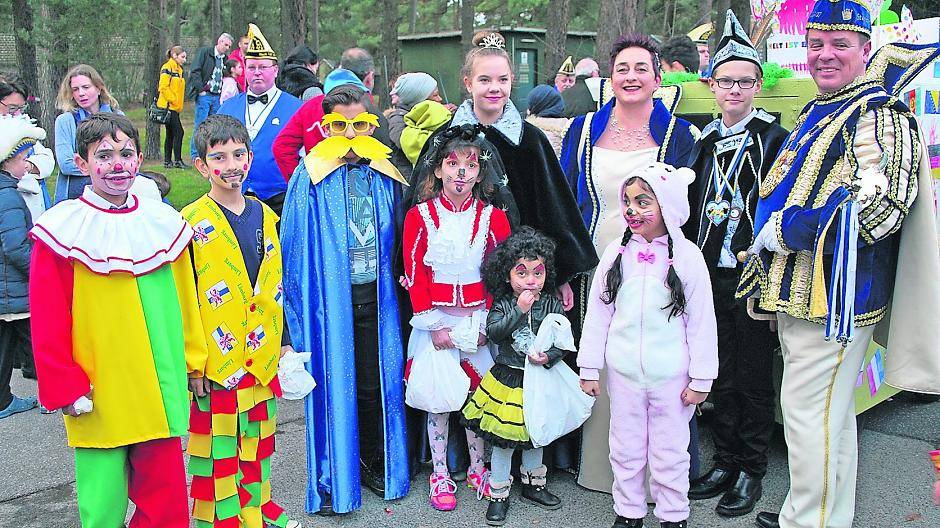  Groß war die Freude in der Zentralen Unterbringungseinrichtung für Flüchtlinge in Elmpt, als dort die Prinzenpaare von Maak möt und OKV zu Besuch waren. 