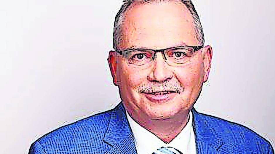  Auch Udo Schiefner MdB freut sich, dass die Sanierung der Nettetaler Werner-Jaeger-Halle vom Bund bezuschusst wird. 