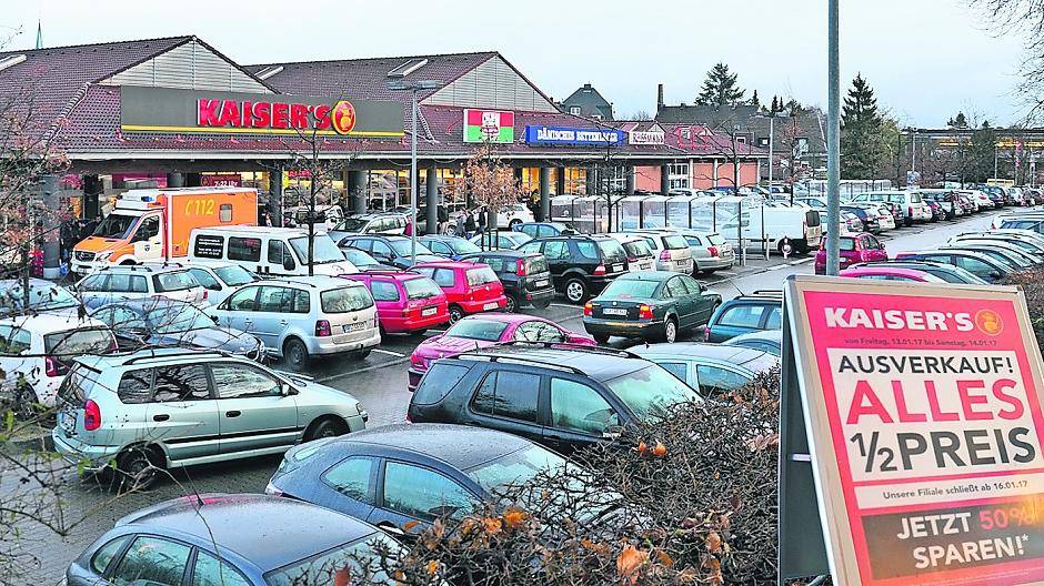 Am vergangenen Freitag um halb zehn an der Ernst-Moritz-Arndt-Straße. Jetzt ist dieser Kaiser’s-Markt zu. Foto