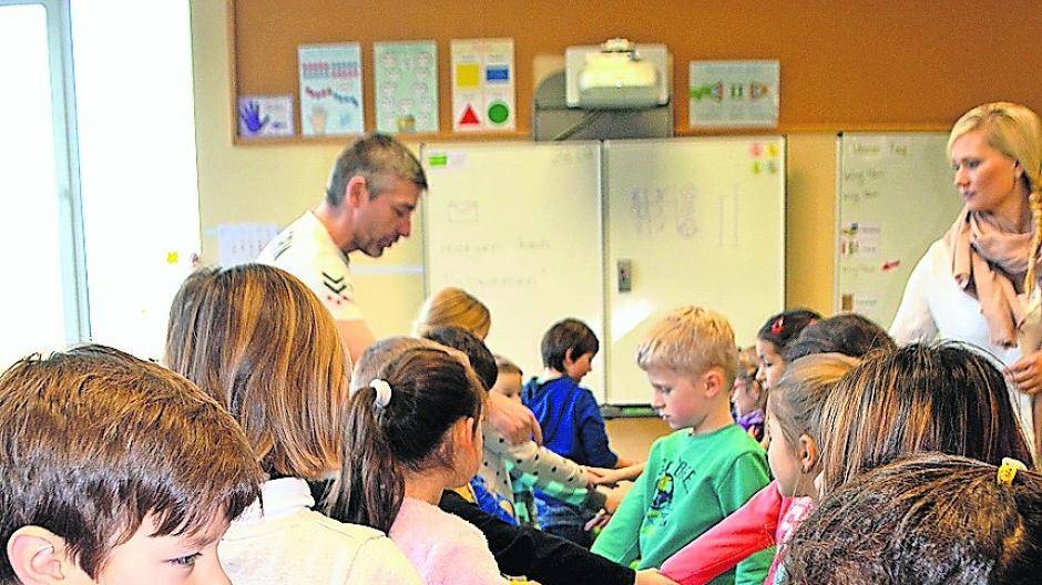 Kinder des Grundschulverbundes Breyell und Schaag trainieren Selbstverteidigung und Gewaltabwehr.