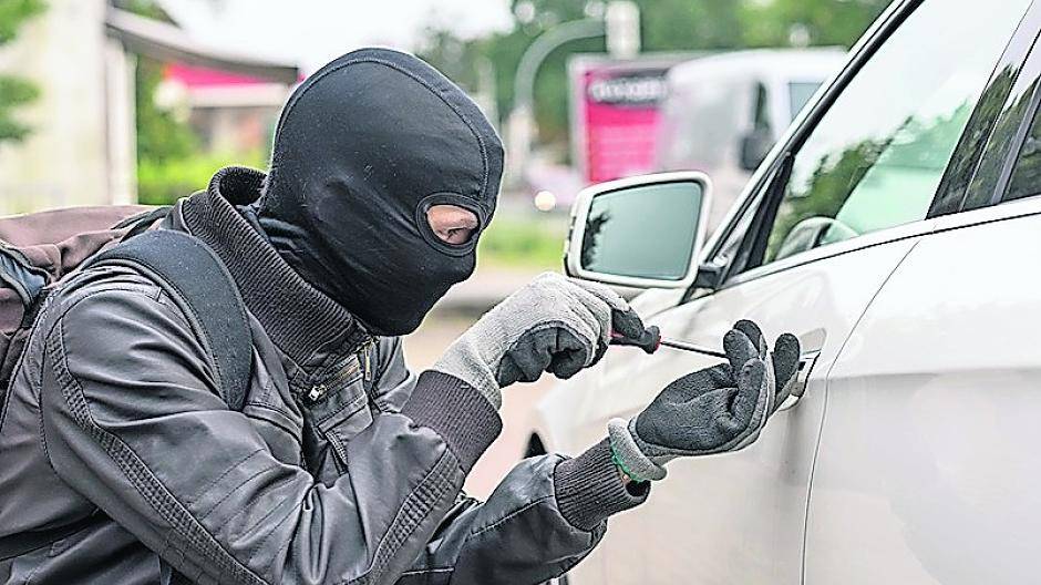  Viele Aufbrüche von Autos gab es in der vergangenen Woche in Waldniel - die Polizei sucht Zeugen. Foto: Fotolia/ von Lieres 