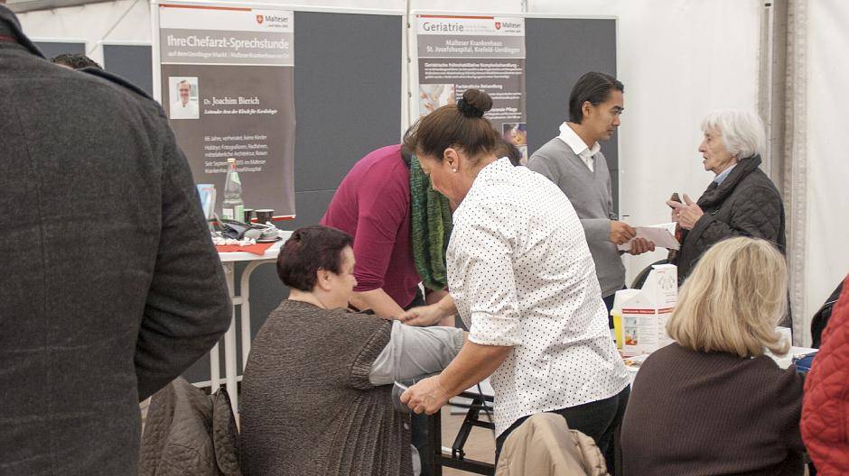 Chefarzt-Visite auf Uerdinger Marktplatz