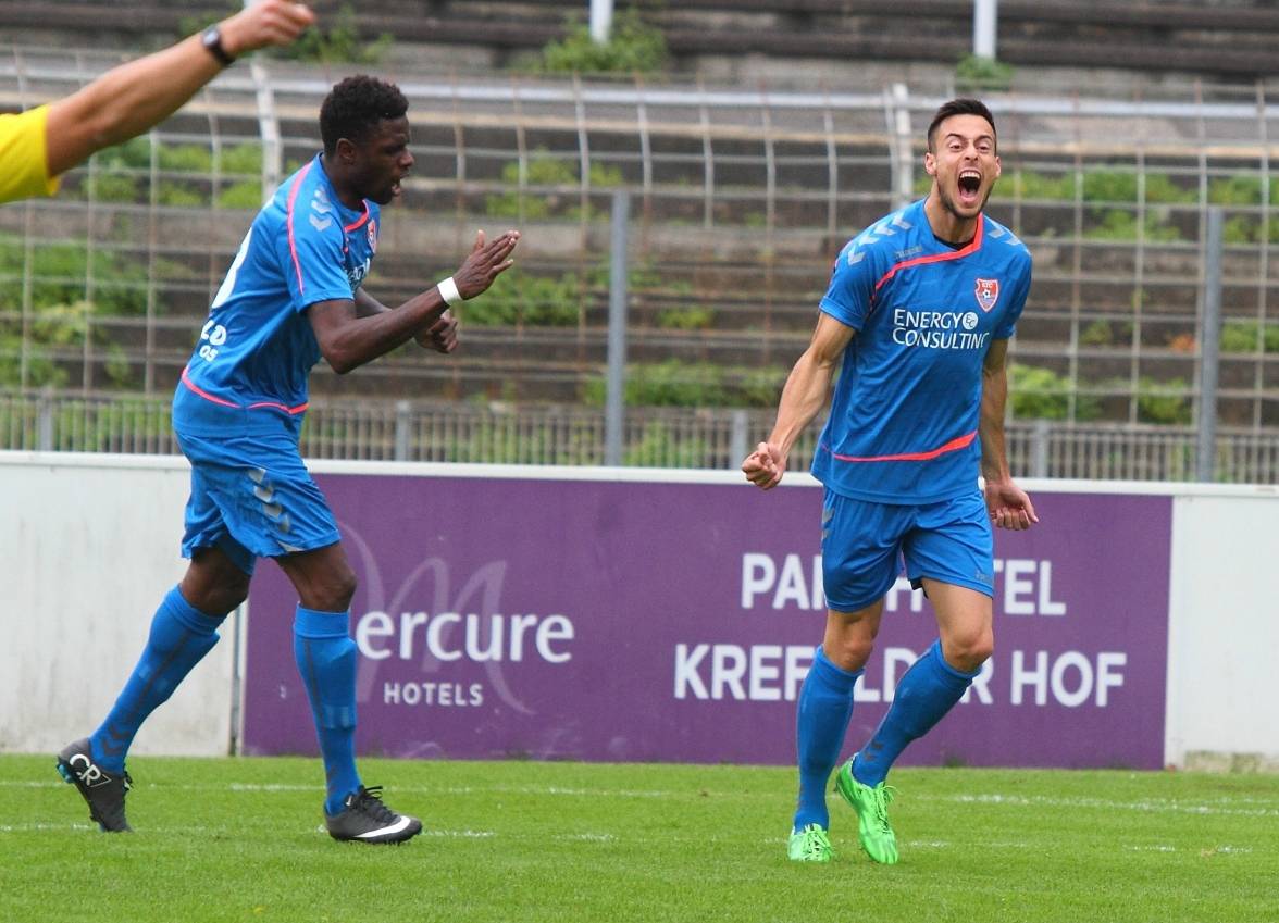 Darko Anic (r.) wird morgen gegen Meerbusch wohl wieder auf die Bank müssen. Für ihn könnte Takehiro Kubo in die Mannschaft kommen.
