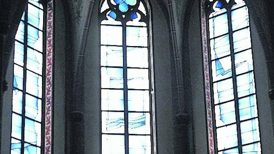 Die neuen Fenster in der alten Konventskirche bilden das Ambiente für die Musik.