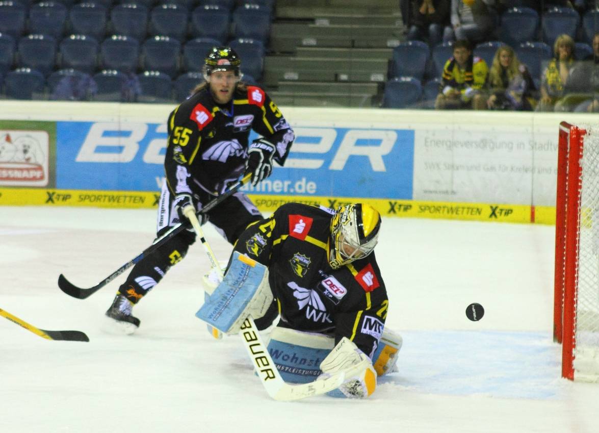 Krefeld Pinguine unterliegen Schwenningen nach Verlängerung / Neuer Verteidiger verpflichtet: Pietta: „Wir waren zu dumm“