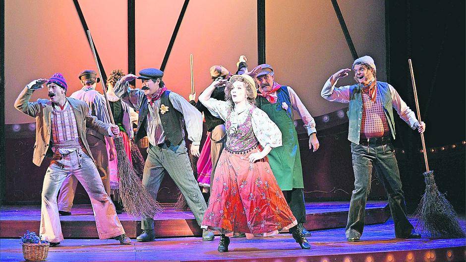 Der Bühnen-Klassiker „My Fair Lady“ steht ab sofort in Krefeld auf der Bühne.