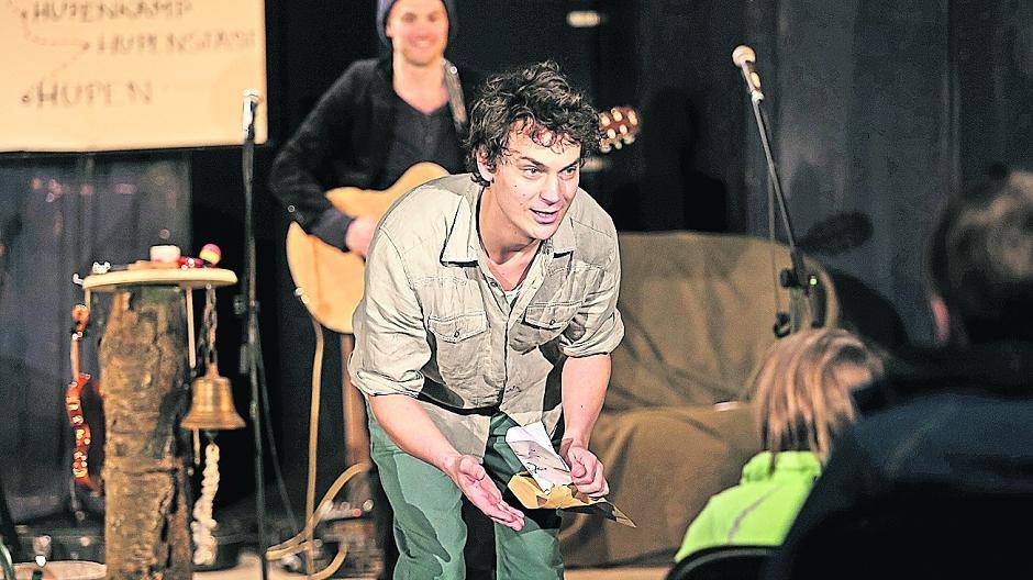  Das junge Publikum wird in das Theaterstück einbezogen. 