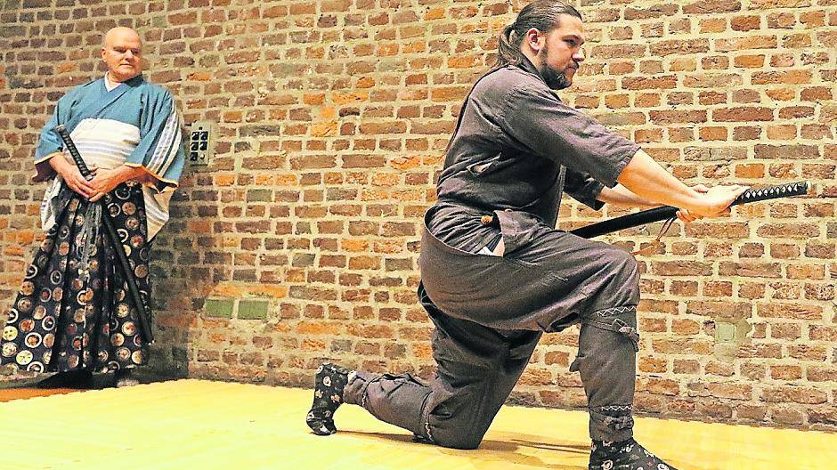  In der Museumsscheune führten die Samurai Kampftechniken vor. 