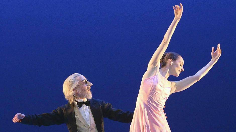 Tänzerische Grüße aus Paris und Russland