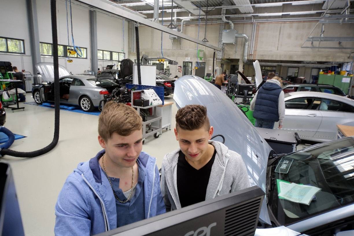 Schnuppern in der Werkstatt: Wer einen technischen Beruf ergreifen will, ist bei den Berufsfelderkundungen bestens aufgehoben.