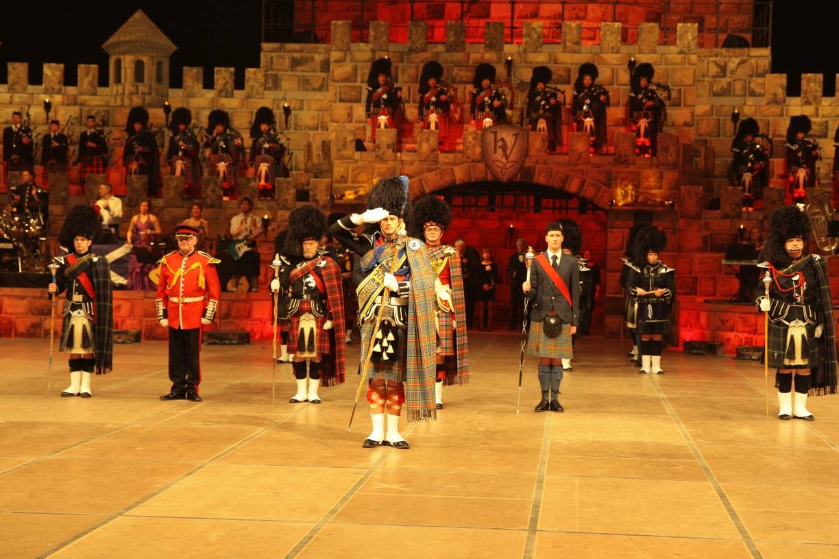  120 Dudelsackspieler und 45 Tänzerinnen machen die Music Show Scotland zu einem grandiosen Erlebnis. 