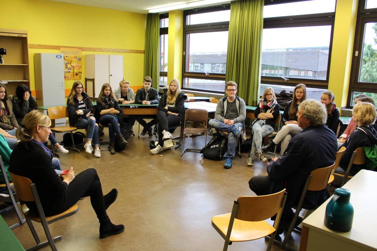 Bundestagsabgeordneter Uwe Schummer diskutiert mit Jugendlichen: Die Verfassung der Demokratie