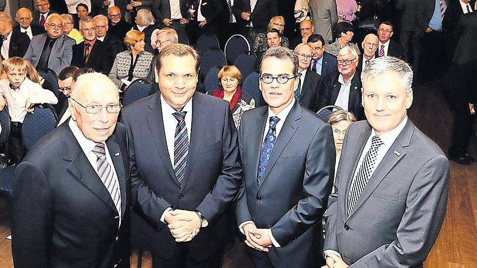  Beim Abschiedsempfang: Der ehemalige Oberbürgermeister Hansheinz Hauser, OB Frank Meyer, Gregor Kathstede und Antoin Scholten, Oberbürgermeister von Venlo. 