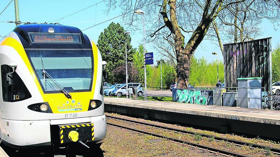 Noch nicht geklärt sind die knappen Umsteigezeiten des RE13 in Viersen. Zumindest die Busanbindung an diese Zuglinie soll sich aber verbessern.