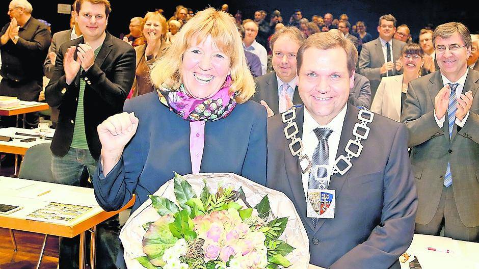  OB Frank Meyer und die neu als ehrenamtliche Bürgermeisterin gewählte Gisela Klaer (SPD). 