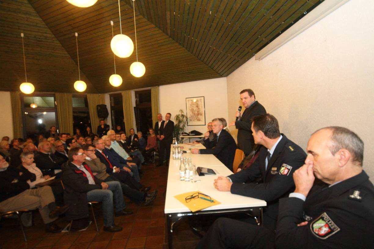 Krefeld: Flüchtlingshalle: Traar bekommt provisorischen Festplatz