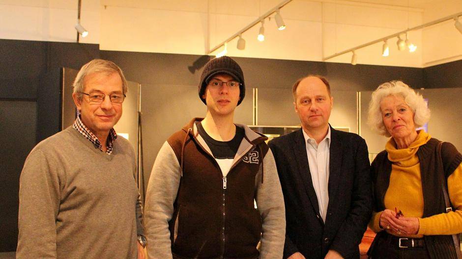 Dr. Christoph Reichmann, Benedikt Birkholz, Dr. Christoph Dautermann und Heide Gerritzen (v.l.) stellen die Ausstellung zur Toleranz in Krefeld vor.