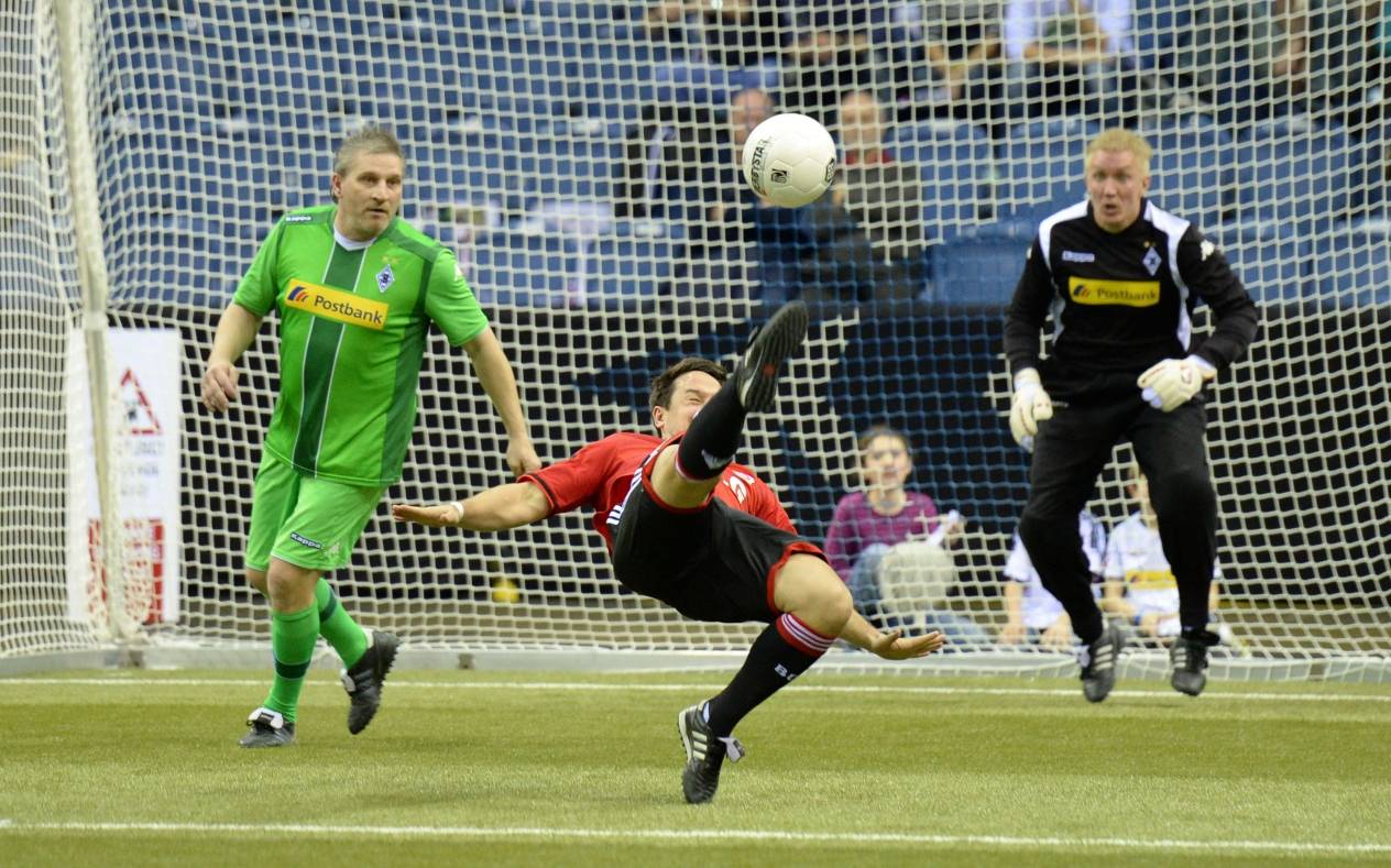 Krefelder Budenzauber: Alt-Stars sorgen für Derby-Stimmung