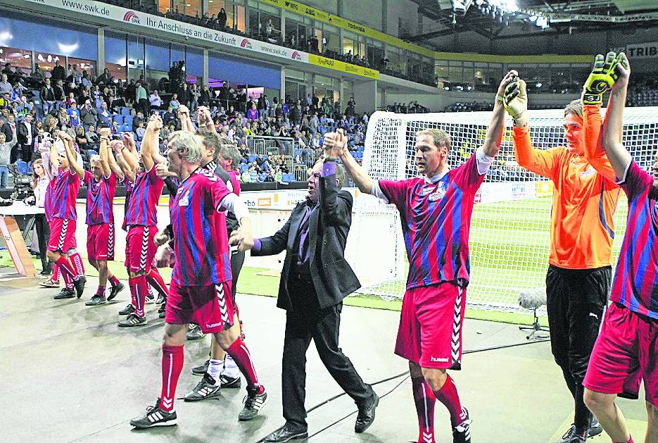 Krefelder Budenzauber: Alt-Stars sorgen für Derby-Stimmung