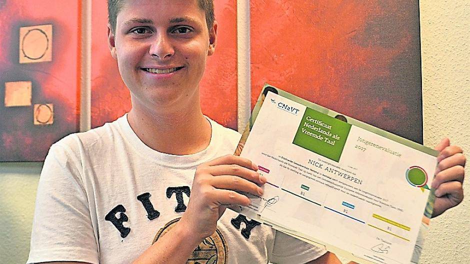  Nick Antwerpen spricht Niederländisch nach nur einem Jahr wie andere nach fünf Jahren Unterricht. 