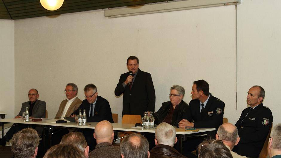 OB Frank Meyer erläuterte die Position der...