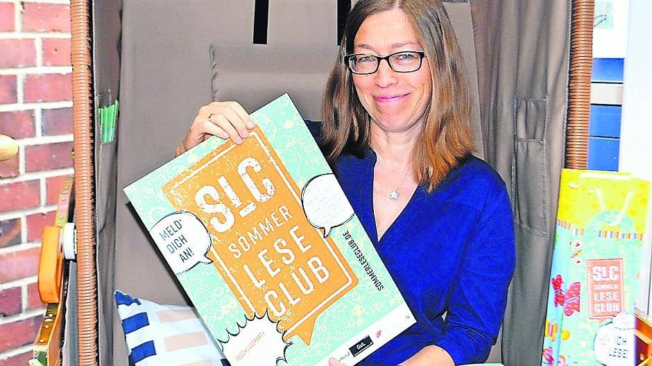  Monika Sampers von der Stadtbücherei lädt zum SommerLeseClub ein. 