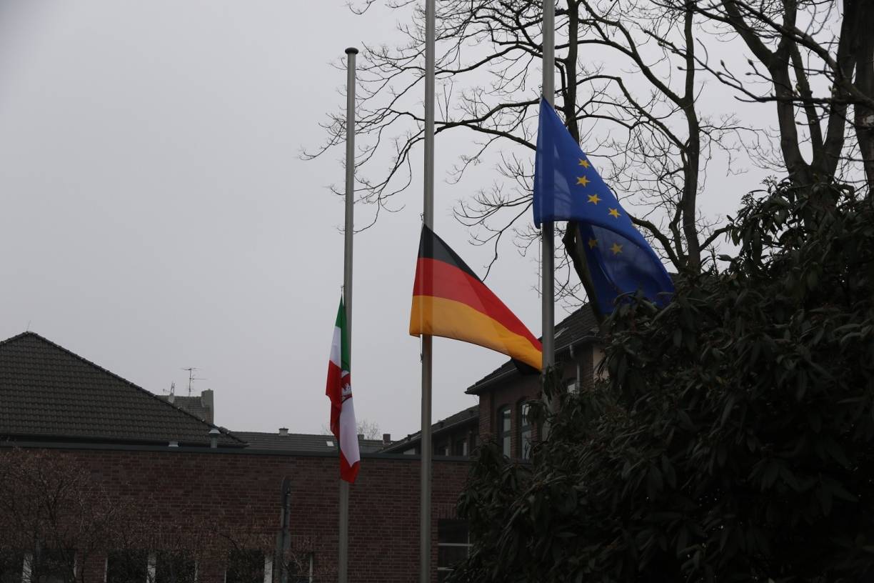 Trauer um die Opfer von Flug 4U-9525: Kita-Eröffnung abgesagt