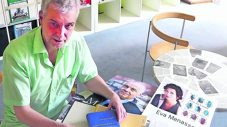 Uli Schmitter, Leiter der Nettetaler Stadtbücherei, bereitet mit seinem Team und den Nettetaler Buchläden die Literaturtage vor.