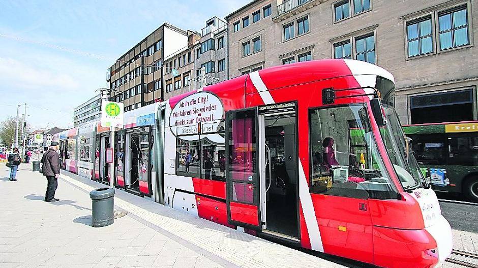 Premiere für neue Haltestelle Rheinstraße