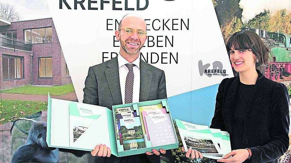  So präsentiert sich Krefeld an den Messeständen: Für ausgesuchte Interessenten hat Uli Cloos die vielfältigen Info-Broschüren in einer repräsentativen Box zusammengestellt. 