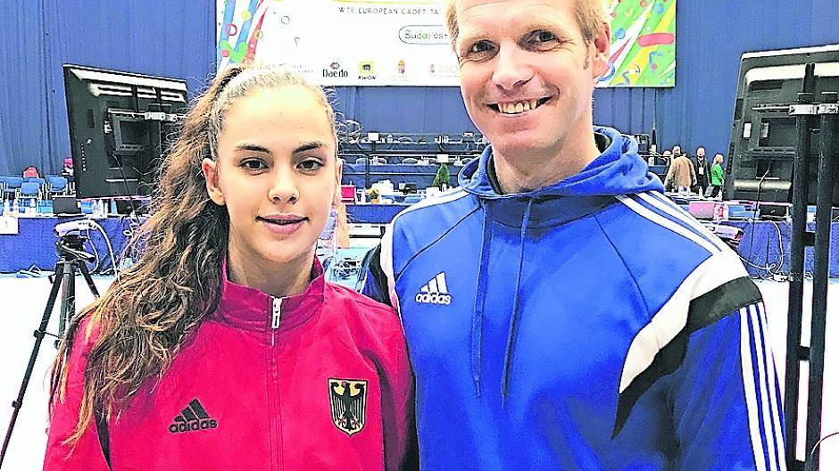  Emel Karagöz landete bei ihrem ersten Einsatz für die Nationalmannschaft auf dem fünften Platz. Trainer Björn Pistel gratulierte.  