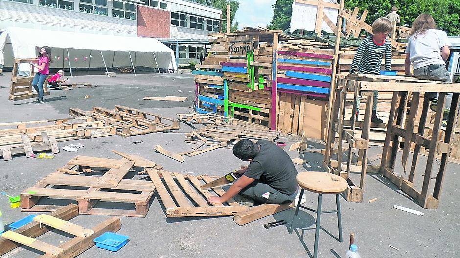  Für die Kinder ein tolles Abenteuer und viel zu erleben: Der Bau-Spiel-Platz des Hubert-Vootz-Hauses bot Sommerferienspaß pur. 