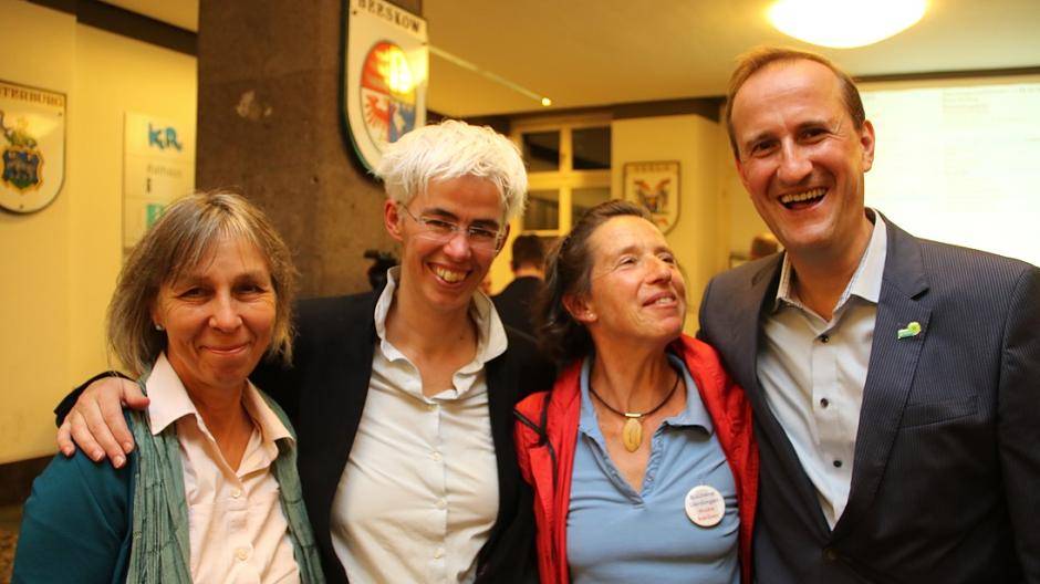 Gute Laune bei den Grünen im Rathaus: OB-Kandidat Thorsten Hansen mit Grünen-MdB Ulle...