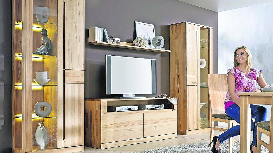  Praktisch und zugleich gemütlich — so stellen sich die meisten ihr Wohnzimmer und die passende Einrichtung vor. 