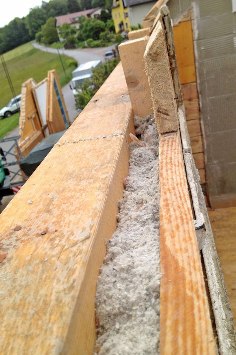  Zellulose eignet sich für die Dämmung von Wand, Dach oder Decke gleichermaßen. 