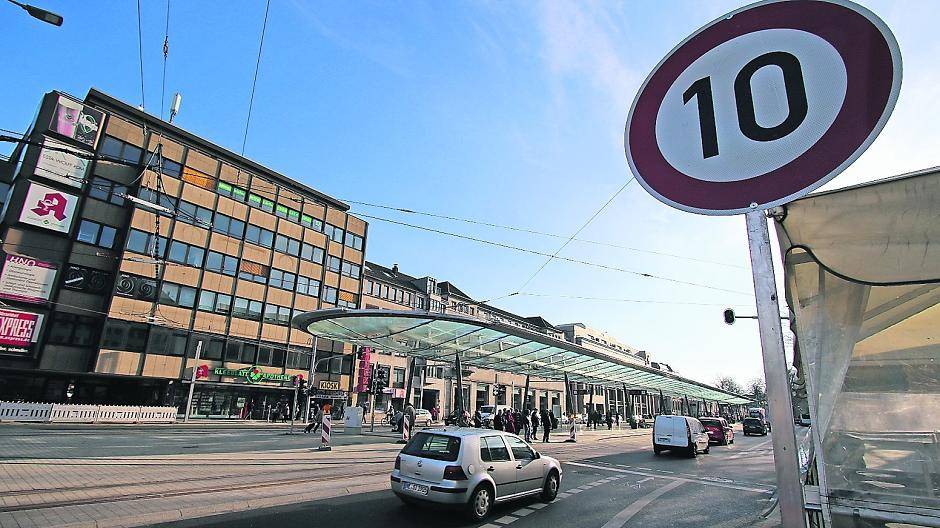 Mit Tempo 10 über den Ostwall