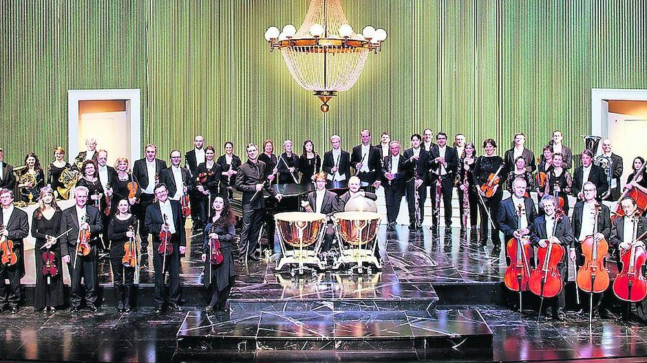  Musikalisches Feuerwerk: das Orchester Philharmonie Südwestfalen. 