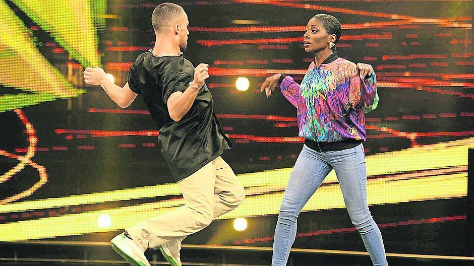 Majid Kessab startet morgen seinen Kampf um den Titel des besten „Dance Act“ Deutschlands. „Got to Dance“-Jurorin Nikeata Thompson (Foto rechts) versuchte schon, seinen Stil zu erlernen.
