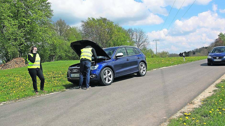  Auch wenn in Deutschland nur eine Mitnahme-, und keine Tragepflicht gilt, ist man mit einer Warnweste auf der sicheren Seite und im Ausland auch gleich gegen mögliche Verletzungen dort geltender Regeln geschützt. 