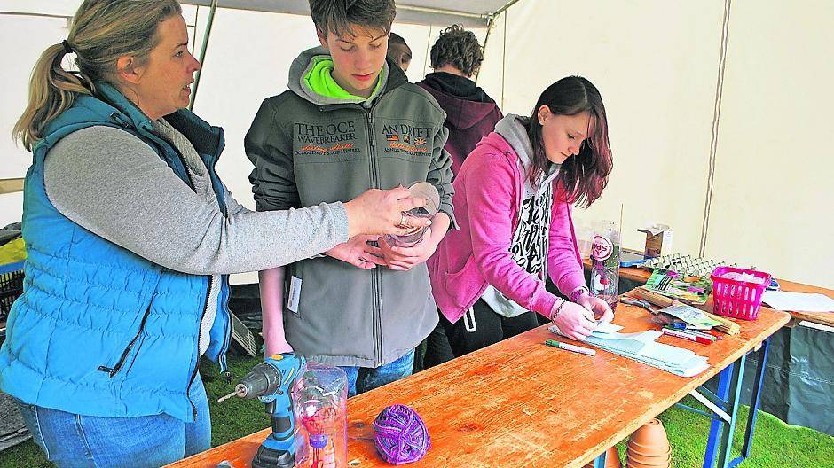  Acht „Betriebe“ wurden im Pfarrzentrum Die Brücke in Amern aufgebaut. Hier konnten die Jugendlichen erste Erfahrungen für das Berufsleben sammeln. 
