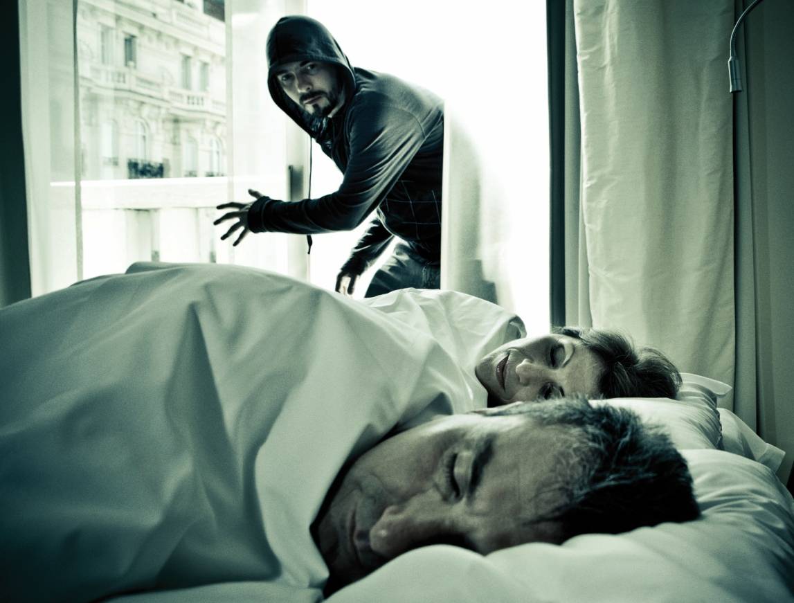 Bild 043 01 Bild 043 01Die Gefahr eines Einbruchs ist stets gegeben und eine Garantie, dass die Besitztümer nicht in fremde Hände gelangen, gibt es nicht. Kommt es zu einem Einbruchsdelikt, sind die finanziellen Schäden meist immens.